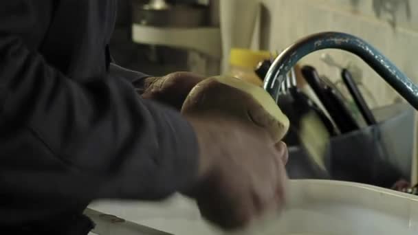 Man Peeling Potato Potato Peeler Kitchen Counter Close — Vídeo de Stock