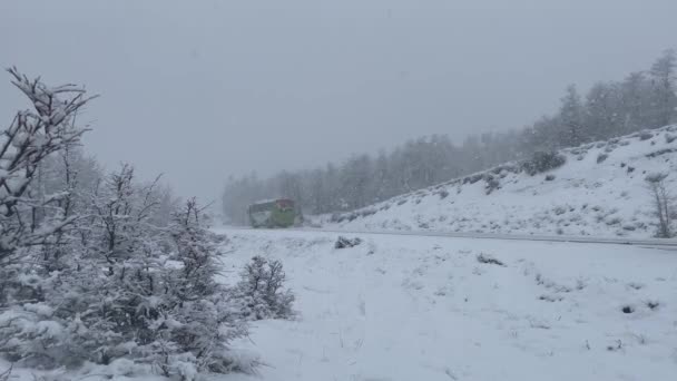 Nevicate Abbondanti Nella Montagna Vicino Alla Strada Dei Sette Laghi — Video Stock