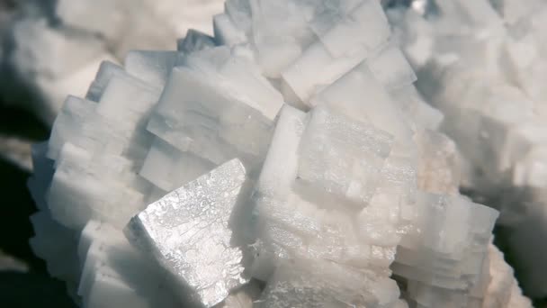 Grote Natuurlijke Kristallen Van Halite Met Cubic Crystal Form Zout — Stockvideo