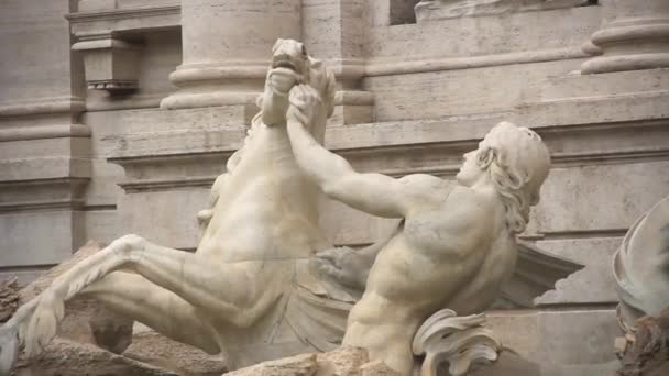 意大利拉齐奥地区罗马里皮喷泉的Triton雕像 — 图库视频影像