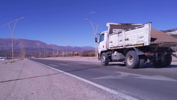 Camión Cerca Ciudad Humahuaca Provincia Jujuy Argentina — Vídeo de stock