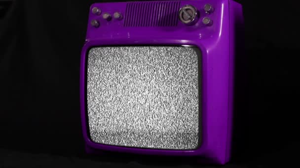 Televisión Púrpura Antigua Que Enciende Pantalla Verde Con Ruido Estático — Vídeos de Stock