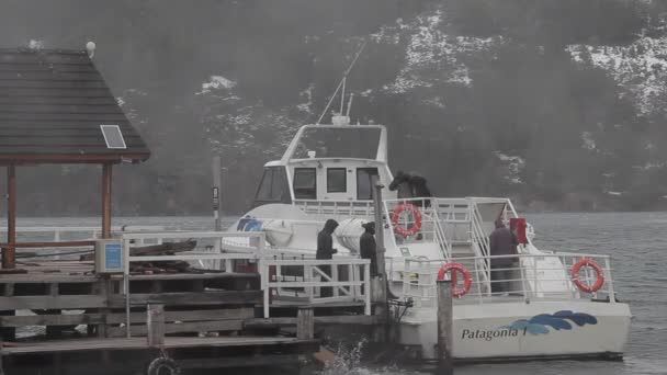 Docked Boat Port San Martin Los Andes Lacar Lake Patagonia — Stock Video