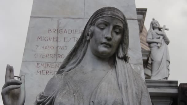 Estatua Una Mujer Velada Cementerio Recoleta Buenos Aires Argentina Acércate — Vídeos de Stock