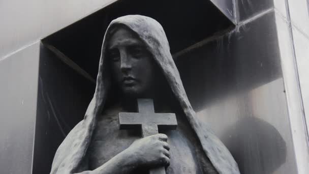 Statue Woman Holding Cross Recoleta Cemetery Buenos Aires Argentina Resolution — Stock Video