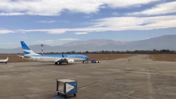Samolot Międzynarodowym Lotnisku Martin Miguel Gemes Prowincji Salta Argentyna — Wideo stockowe