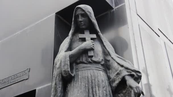 Socha Ženy Držící Kříž Hřbitově Recoleta Buenos Aires Argentina Rozlišení — Stock video