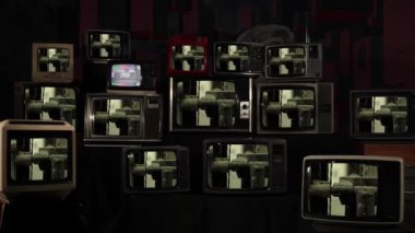 Eski Paslı Metal Kapı ve Kilit Eski Hapishane ve Eski Televizyonlarda. 4K Çözünürlüğü.