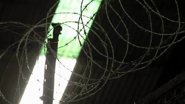 Barbed Wire Toppen Fängelset Staket Korridor Gammal Maximal Säkerhet Fängelse — Stockvideo