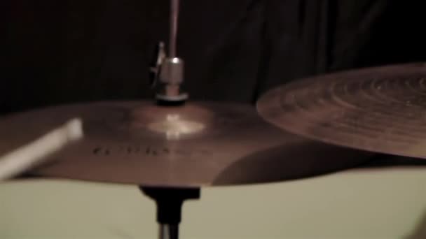 Crash Cymbal Een Drumstel Sluiten — Stockvideo
