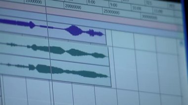 Ses Dalgası Grafiği ile Ses Kayıt Stüdyosunda Bilgisayar Monitörü. Kapat.. 