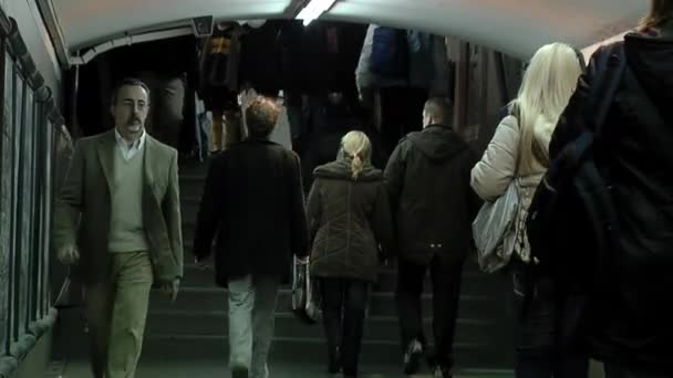Niet Geïdentificeerde Mensen Die Wandelen Een Metrostation Buenos Aires Argentinië — Stockvideo