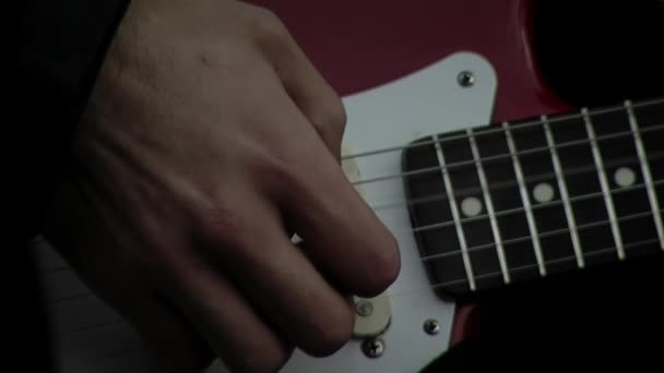 Hands Man Playing Electric Guitar Dark Room Gros Plan — Video