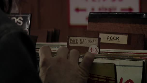 阿根廷布宜诺斯艾利斯的阿根廷摇滚乐队Vinyl Records唱片商店 特写镜头 — 图库视频影像