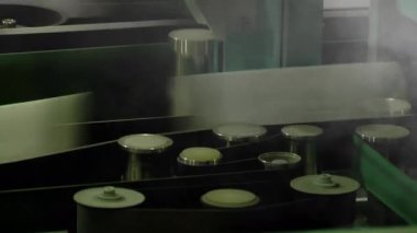 Postane ve Dağıtım Merkezi 'nde otomatik Harf Sıralama Makinesi. Yakın çekim. 4K Çözünürlüğü.