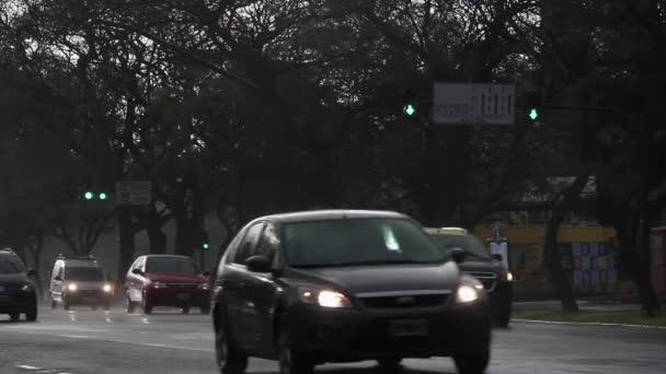 Трафік Вулиці Буенос Айресі Аргентина Під Час Дня Грому Резолюції — стокове відео