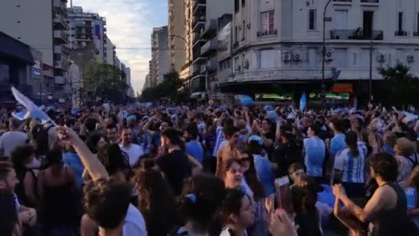 Tysiące Argentyńskich Fanów Świętuje Wygraniu Mistrzostw Świata Fifa 2022 Roku — Wideo stockowe