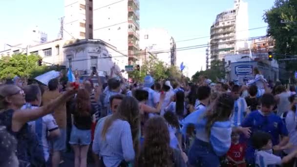Milhares Fãs Argentinos Comemorando Depois Vencer Copa Mundo Fifa 2022 — Vídeo de Stock