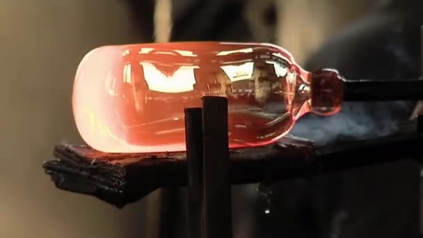 Geschmolzenes Glas Auf Stange Der Glasfabrik Nahaufnahme Auflösung — Stockvideo