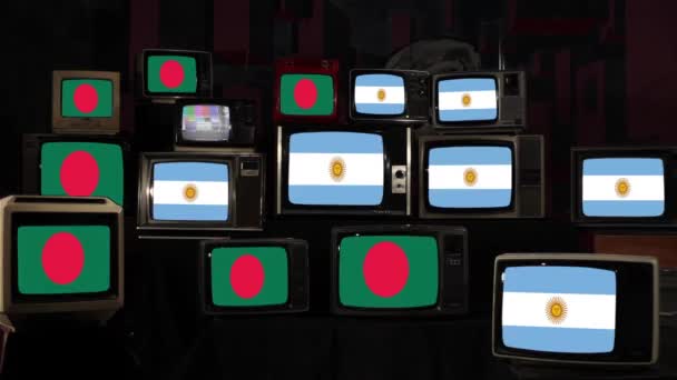 Flagge Von Bangladesch Und Flagge Von Argentinien Auf Retro Fernsehern — Stockvideo