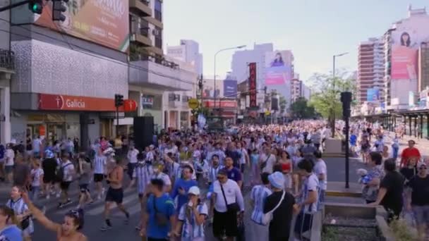 아르헨티나가 Fifa 월드컵 카타르 2022을 우승한 부에노스 아이레스에서 축하합니다 아르헨티나를 — 비디오