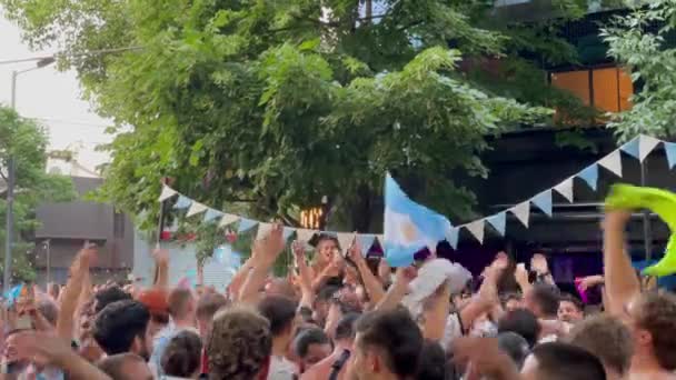 Аргентинские Болельщики Празднуют Победу Чемпионате Мира 2022 Года Буэнос Айресе — стоковое видео