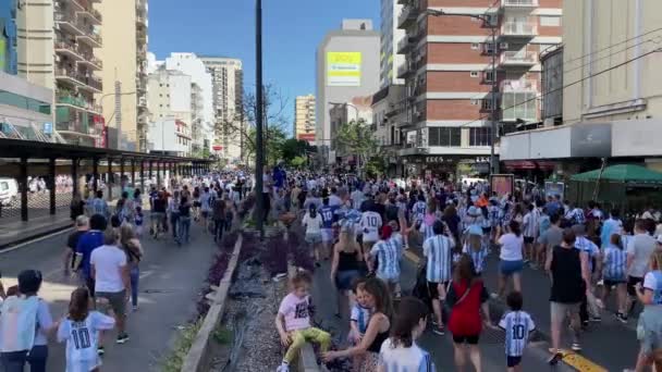 Αργεντινοί Φίλαθλοι Γιορτάζουν Μετά Νίκη Τους Στο Παγκόσμιο Κύπελλο Ποδοσφαίρου — Αρχείο Βίντεο