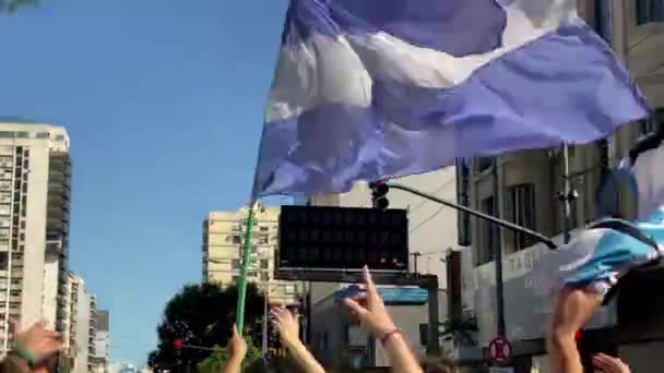 在阿根廷国家足球队赢得2022年世界杯卡塔尔世界杯之后 布宜诺斯艾利斯街头欢乐的爆发 Resolution — 图库视频影像