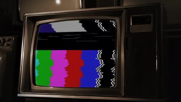 Televisión Antigua Que Enciende Pantalla Verde Con Barras Color Sepia — Vídeo de stock