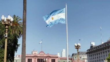 Arjantin 'in başkenti Buenos Aires' teki Plaza de Mayo 'da bayrak. Yakınlaştır. 4K Çözünürlüğü.
