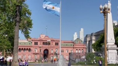 Casa Rosada Başkanlık Sarayı ve Buenos Aires 'teki Plaza de Mayo Meydanı, Arjantin.  