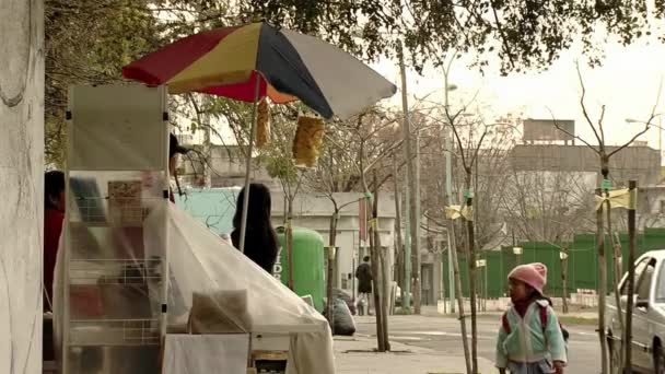 Vendedor Ambulante Comida Entrada Una Escuela Buenos Aires Argentina — Vídeo de stock