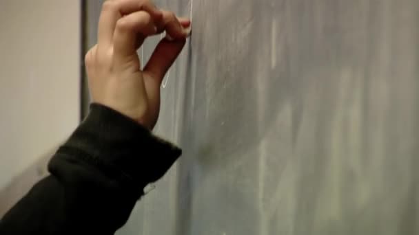 Estudante Masculino Escrevendo Atletas Ganharam Chalkboard Uma Escola Pública Argentina — Vídeo de Stock