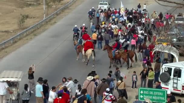 Άνθρωποι Παρελαύνουν Κατά Διάρκεια Του Marcha Los Bombos Μάρτιος Των — Αρχείο Βίντεο