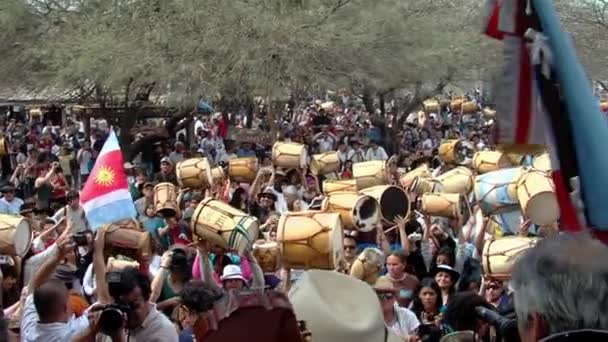 Προβολή Των Drums Bombo Legero Στο Marcha Los Bombos Μάρτιος — Αρχείο Βίντεο