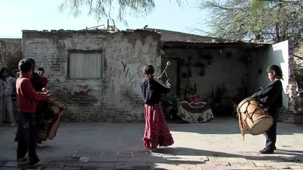 Jeunes Filles Dansant Une Danse Folklorique Argentine Traditionnelle Garçons Jouant — Video