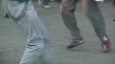 Santiago del Estero Eyaleti 'nden Arjantinli Halk Dansçısı Chacarera' nın Düşük Açı Görüşü.  