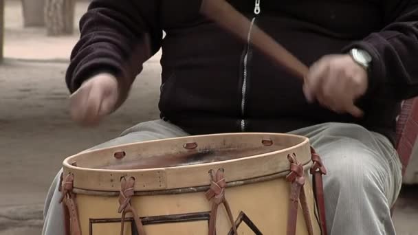 Arjantin Yerel Halk Müziğinde Kullanılan Bombo Leguero Davulunu Çalan Bir — Stok video