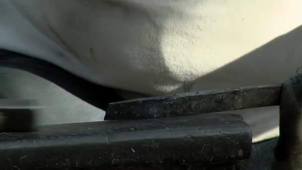 Metalwork Blacksmith Using Hammer Anvil While Shaping Iron Bar Primer — Vídeos de Stock