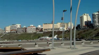 Mar del Plata, Buenos Aires, Arjantin 'de Genç Kaykaycı Numara Yapıyor.  