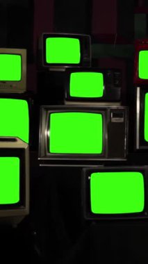 Yığılmış Vintage TV 'ler 80' lerden ve 90 'lardan kalma Yeşil Ekranlı - Dikey 4K Çözünürlük