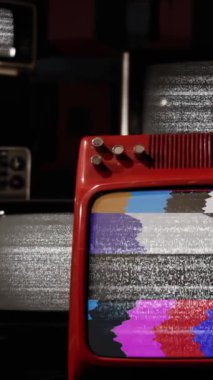 Çoklu Vintage TV Ekranları üzerine BLM Yükseltilmiş Yumruk Logosu - Dikey 4K Çözünürlük