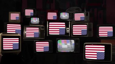 Protesto Sembolü olarak Ters Bayraklı Retro TV Gösterimi - 4K Kararı