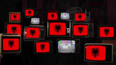 Yığılmış Retro Televizyonlar Arnavutluk Bayrağını Gösteriyor - 4K Kararı