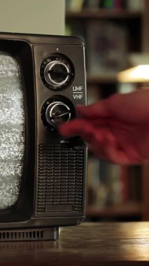 Dikey 4K Çözünürlükten sonra Yeşil Ekranlı Klasik TV Ateşlemeleri