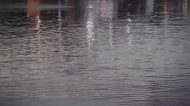 Puerto Madero, Buenos Aires, Arjantin 'de Sunset' te Akşam Suyu Yansımaları - 4K
