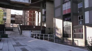 Conjunto Rioja Kulelerindeki Yürüyüş ve Merdivenler, Parque Patricios, Buenos Aires, Arjantin - 4K Kararı