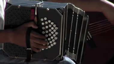 Street Tango, Bandoneon Player Buenos Aires 'te gösteri yapıyor, Arjantin - 4K Çözünürlük