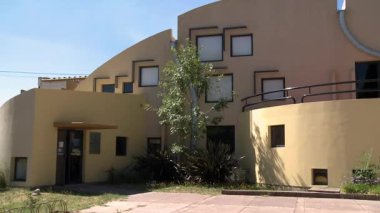 La Pampa Yasama Kütüphanesi: Clorindo Testa 'nın Mimari Başyapıtı, Santa Rosa, Arjantin. 