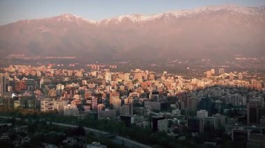 Santiago Skyline Cerro San Cristobal Hill 'den Sunset, Santiago de Chile, Şili - 4K Çözünürlük